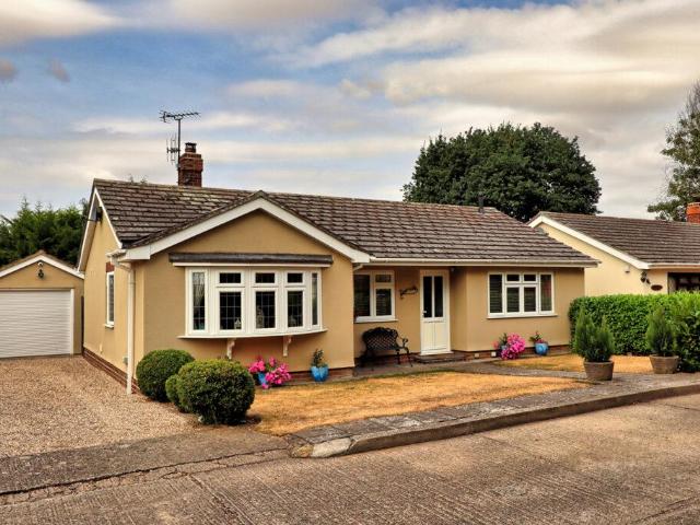 Bungalow for sale in Chipping Hill, Essex