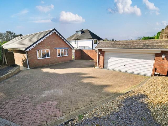 Bungalow for sale in Tettenhall, West Midlands