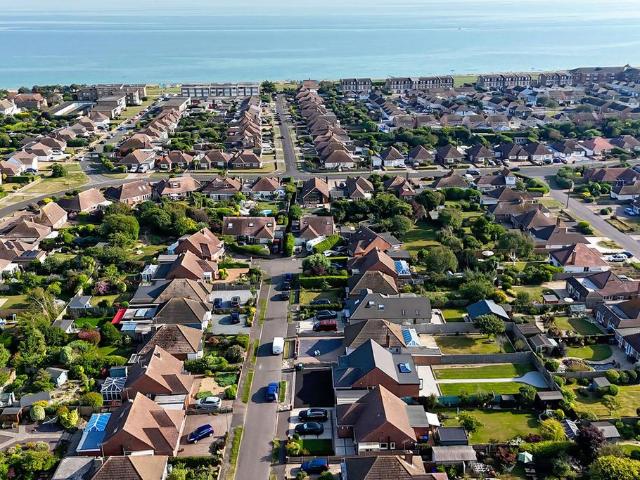 Bungalow for sale in Rustington, Arun