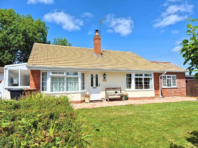 Bungalow for sale in Pembridge