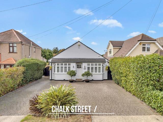 Bungalow for sale in Rainham, Greater London