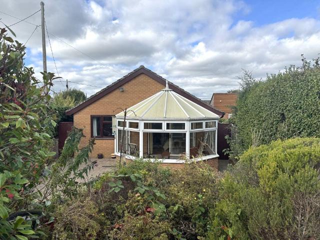 Bungalow for sale in East Burton, Wool