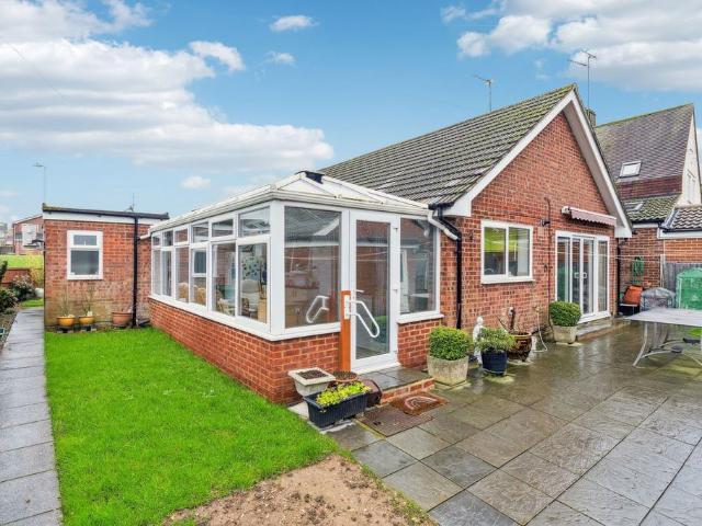 Bungalow for sale in Stipers Hill, Dunstable