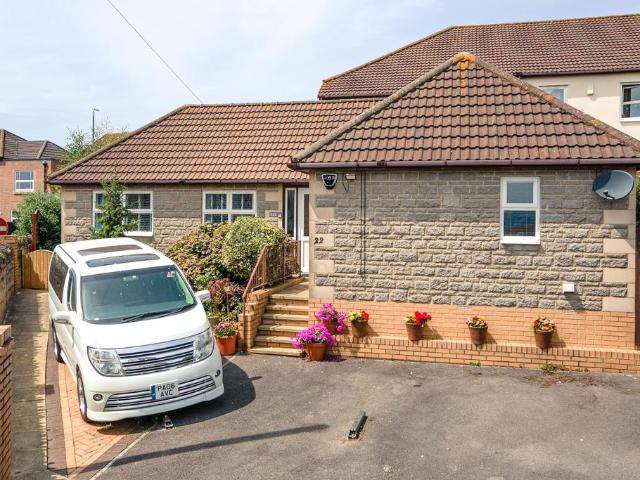 Bungalow for sale in Kingswood