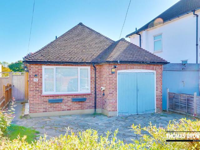 Bungalow for sale in Broom Hill, Greater London
