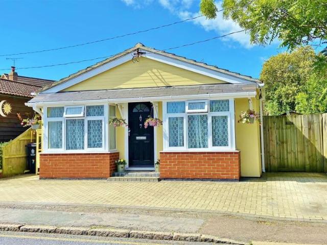 Bungalow for sale in Frinton and Walton, Dale Hill