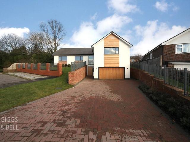 Bungalow for sale in Spring Park, Luton