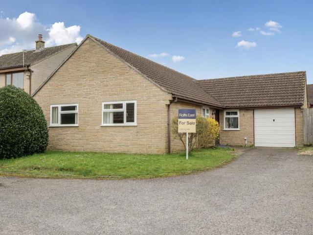 Bungalow for sale in Stalbridge