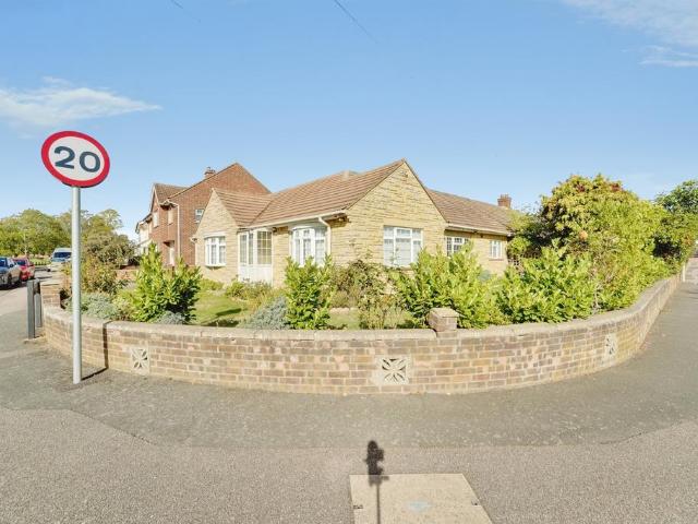 Bungalow for sale in Putnoe, Bedford