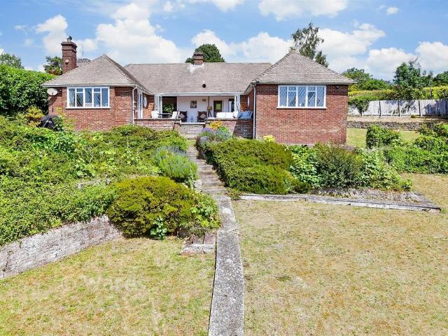 Bungalow for sale in Midway, Kent