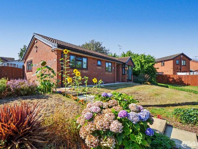 Bungalow for sale in Windmill Hill, Halton