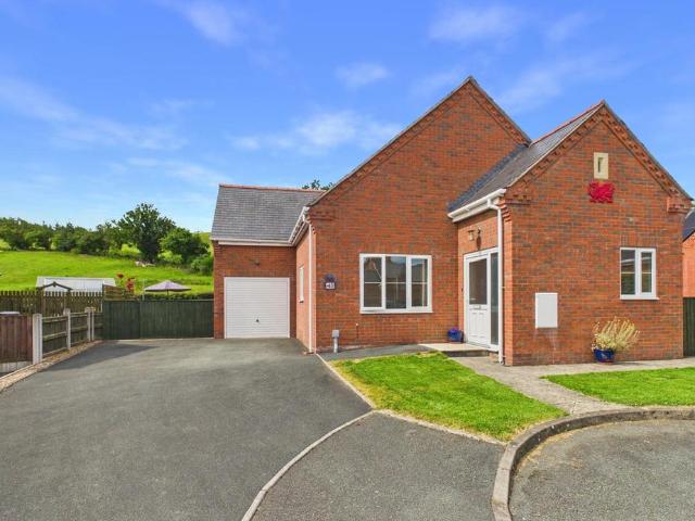 Bungalow for sale in Castle Caereinion, Wales