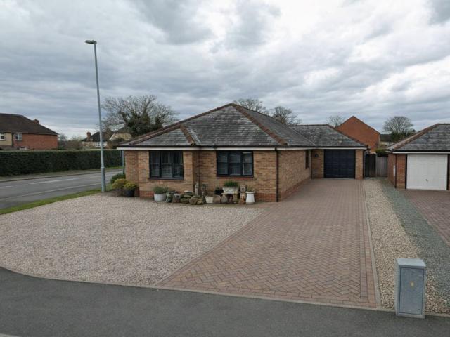 Bungalow for sale in Llandrinio