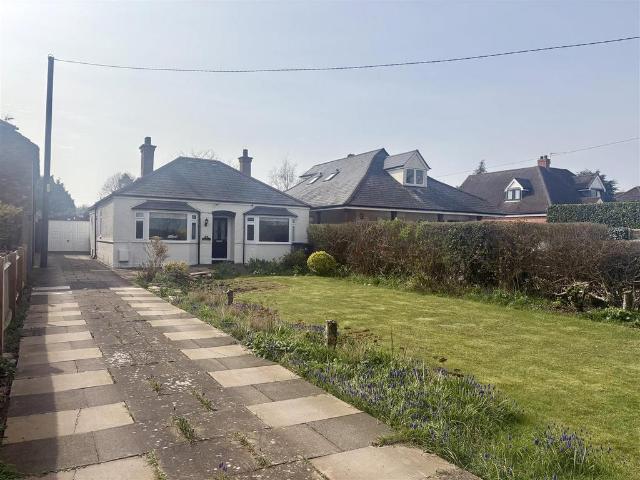 Bungalow for sale in Alderminster, Warwickshire