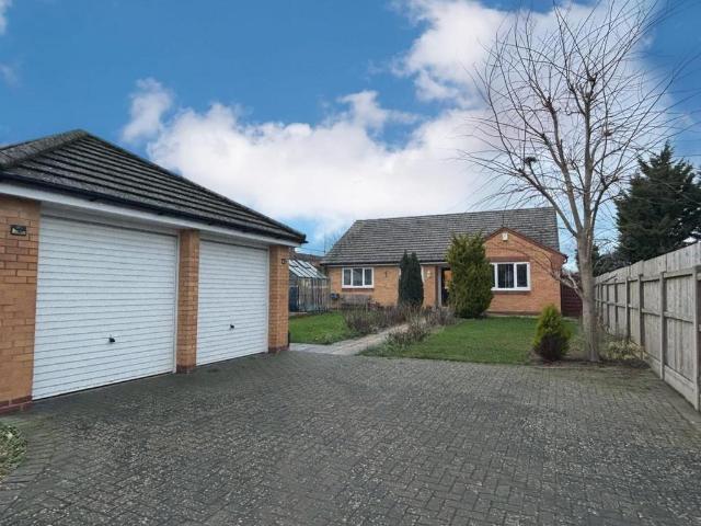 Bungalow for sale in Headlands, Northampton