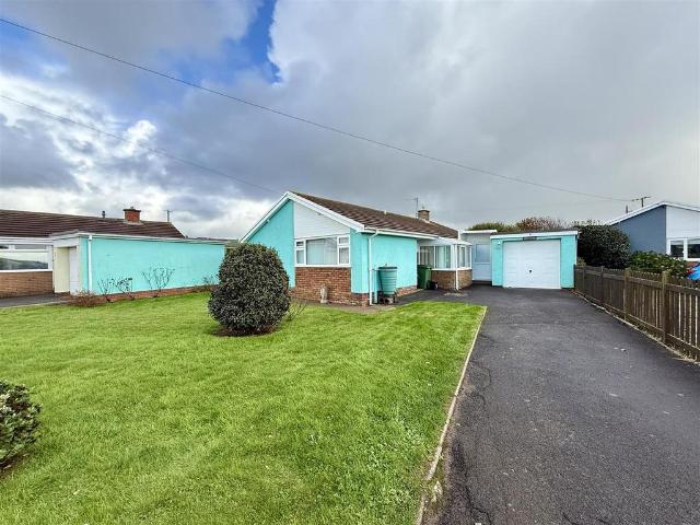 Bungalow for sale in Llanon, Wales