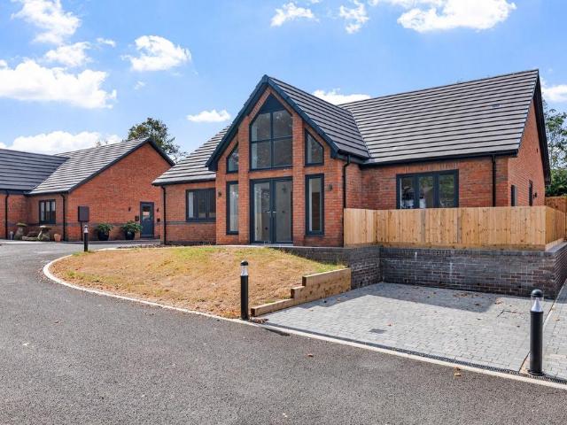 Bungalow for sale in Alderminster, Warwickshire
