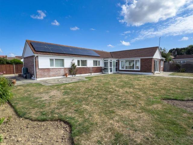 Bungalow for sale in Felpham, Clapham