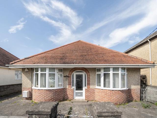 Bungalow for sale in Gorseinon, Wales