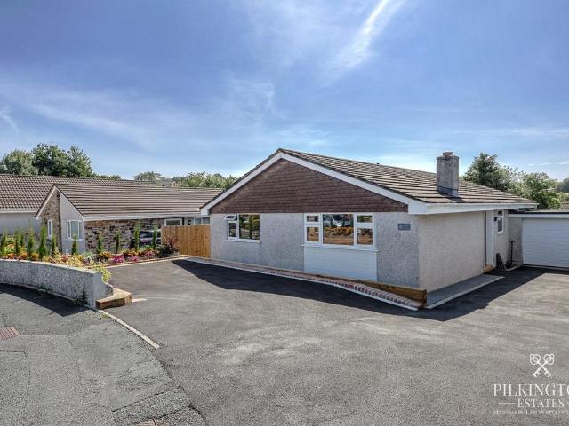 Bungalow for sale in Mount Wise