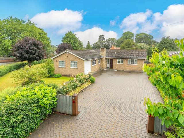 Bungalow for sale in Grantham, Barholm