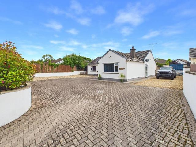 Bungalow for sale in Monkton, Pembroke