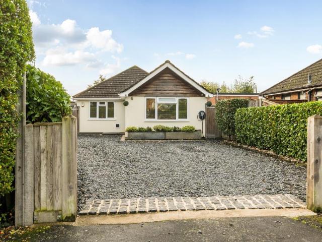 Bungalow for sale in North Bourne, Heol-las