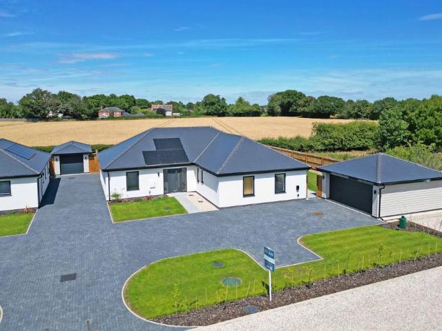 Bungalow for sale in East End, Chelmondiston