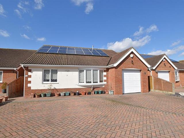 Bungalow for sale in New Waltham