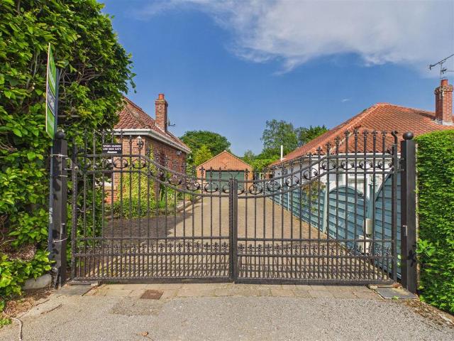 Bungalow for sale in South Cave, Riplingham
