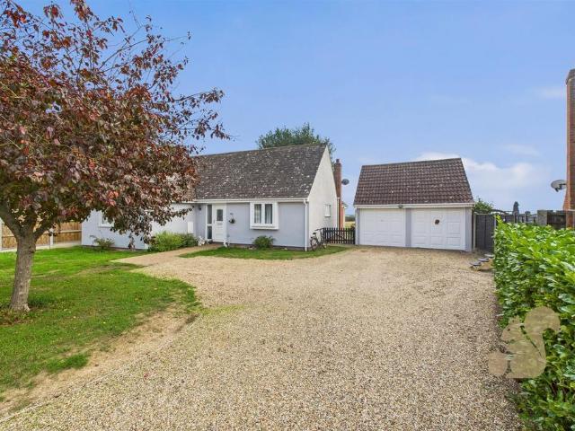 Bungalow for sale in Fordham Heath, Essex