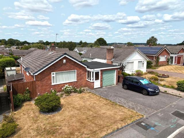 Bungalow for sale in Oakley, Merley