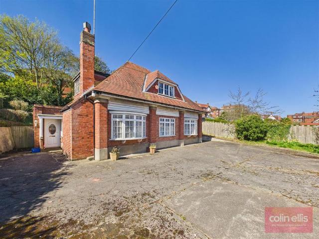 Bungalow for sale in South Cliff, Kepwick