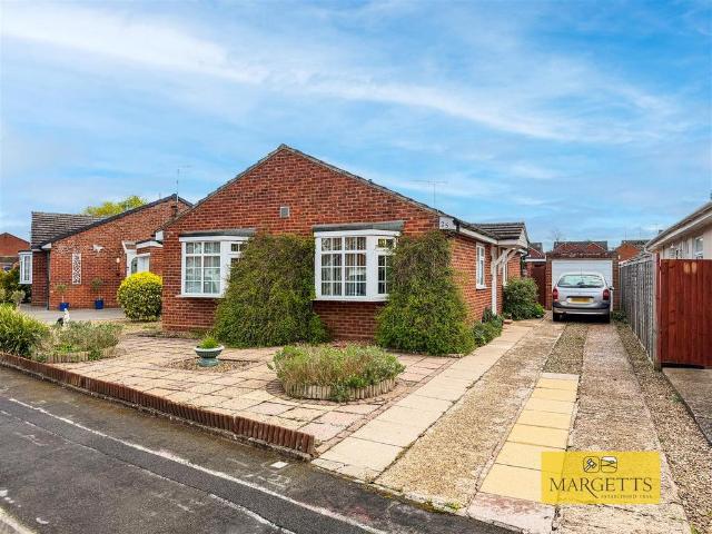 Bungalow for sale in Alderminster, Warwickshire