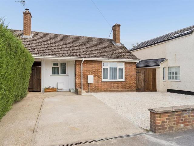 Bungalow for sale in Henlow, Bedfordshire