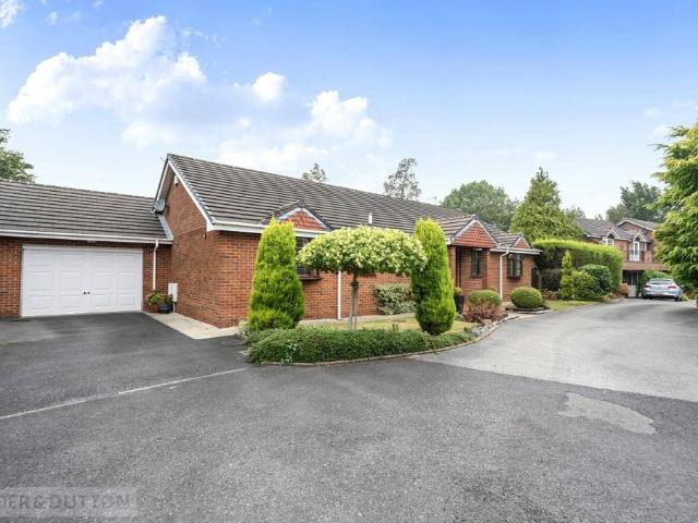 Bungalow for sale in Shaw and Crompton, Pendock