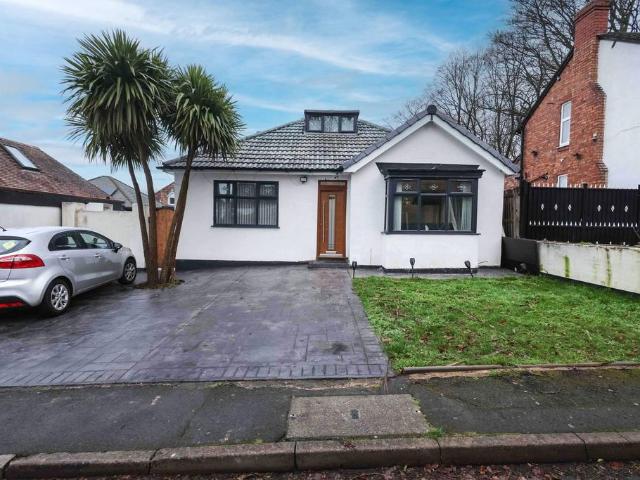 Bungalow for sale in Goldthorn Hill, Penn