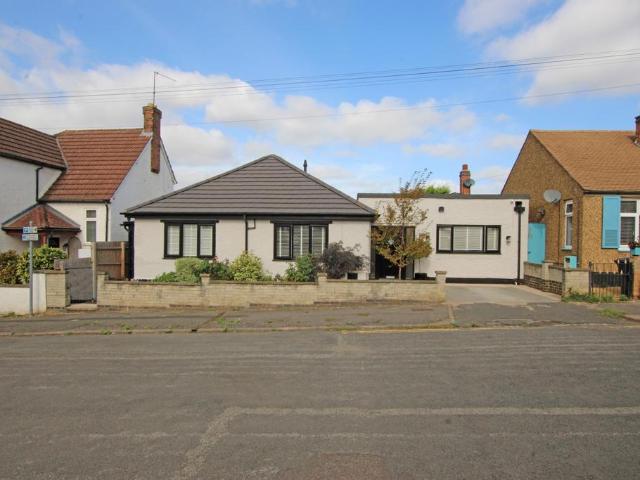 Bungalow for sale in Leisure Village, Kettering