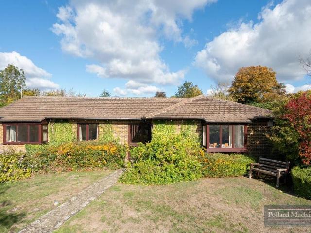 Bungalow for sale in London Borough of Croydon, Greater London