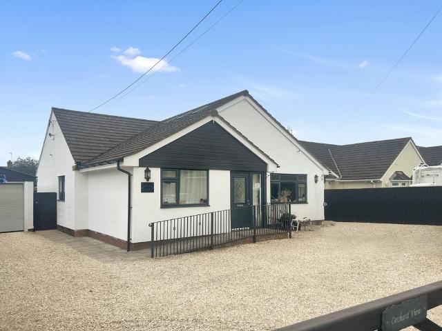 Bungalow for sale in Thurloxton, Somerset