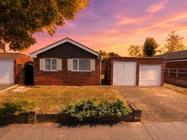 Bungalow for sale in London Borough of Croydon, Greater London