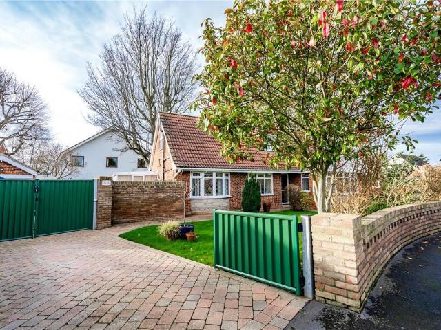Bungalow for sale in Holton le Clay, Belleau