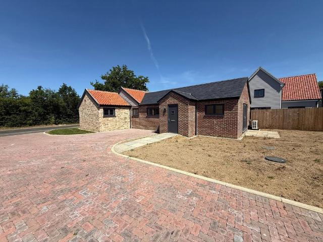 Bungalow for sale in Bedingfield, Suffolk