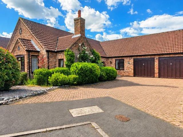 Bungalow for sale in Barholm, Lincolnshire