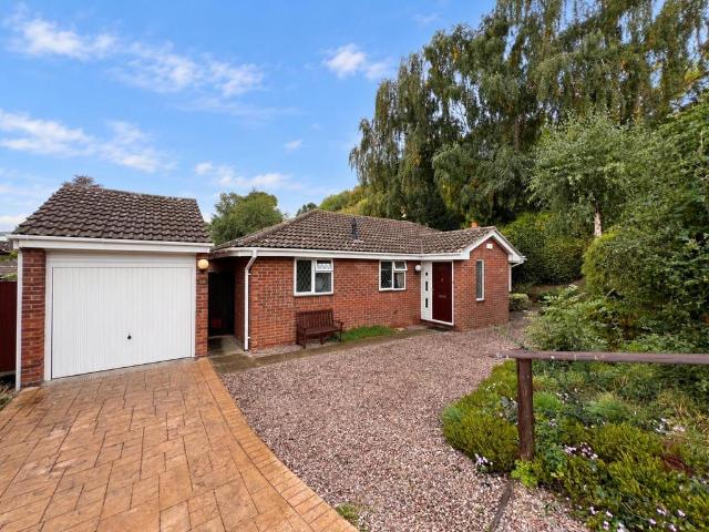 Bungalow for sale in Cam, Stroud