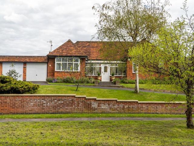 Bungalow for sale in Stanford On Avon, Leicestershire