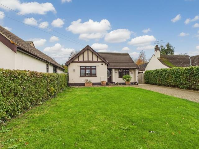 Bungalow for sale in Stanford-le-hope, Essex