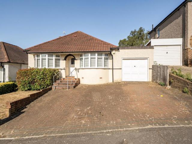 Bungalow for sale in Barnehurst, Greater London