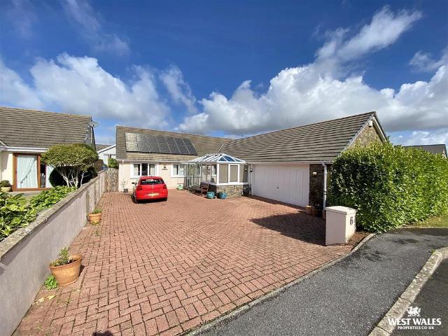 Bungalow for sale in Hundleton, Wales