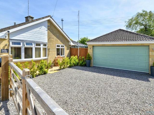 Bungalow for sale in Crookhill, Worcestershire
